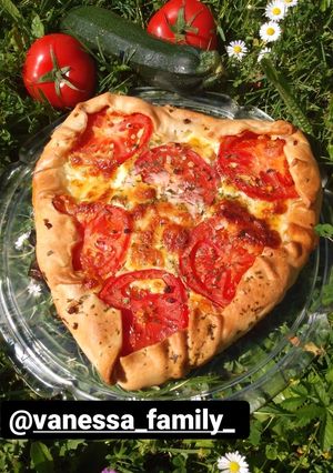 Une photo de Tarte rustique tomates courgettes