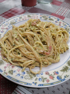 Una foto de 15.Espaguetis a la crema de brócoli y avena con bacon
