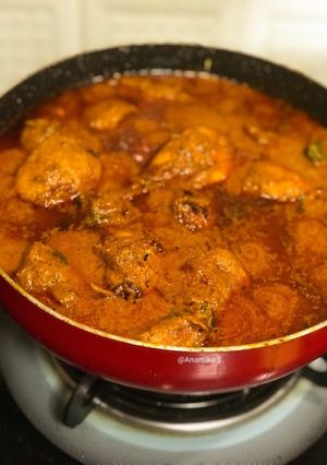 A picture of Spicy Walnuts Masala Chicken Curry.