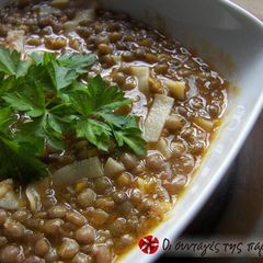 A picture of Lentils with hilopites.