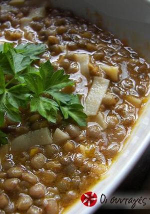 A picture of Lentils with hilopites.