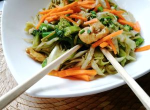 Una foto de Chow mein verde 🍜💚