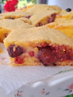 Foto di Rotolo alla crema e frutti di bosco