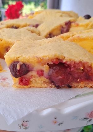 Foto di Rotolo alla crema e frutti di bosco