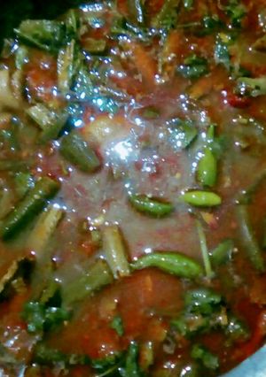 A picture of Bhendi gosht.