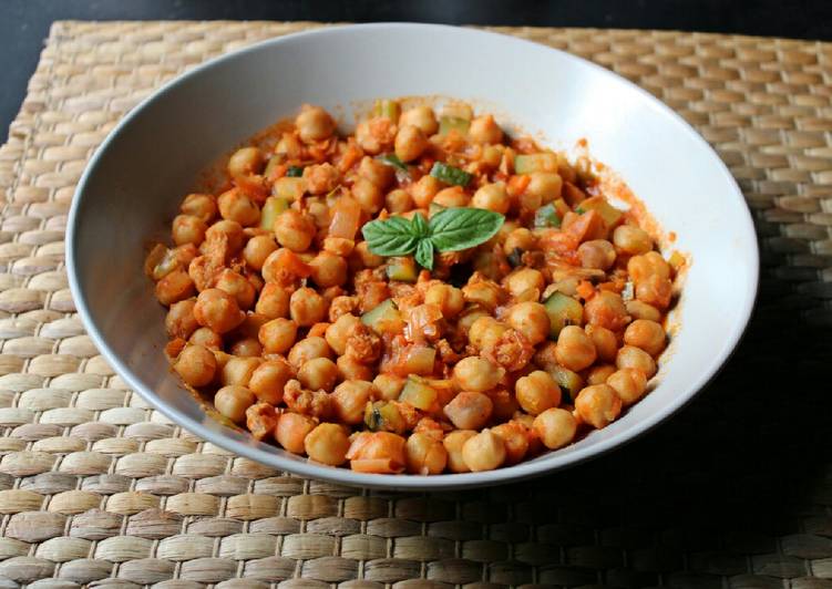 Garbanzos con boloñesa de soja texturizada