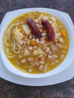 Una foto de Porotos con Riendas