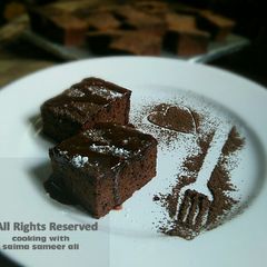 A picture of Brownies bake in pateela.