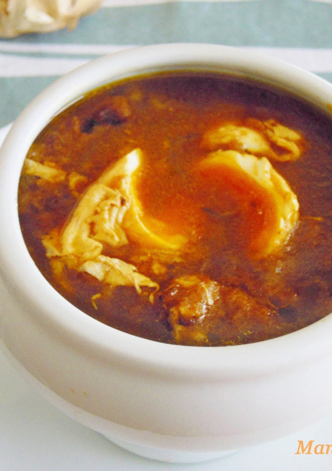 Una foto de Sopa de ajo negro