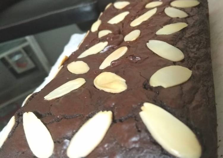 Bagaimana Menyiapkan Fudgy and shiny crust Brownies, Sempurna