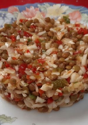 Una foto de Ensalada de lentejas y col