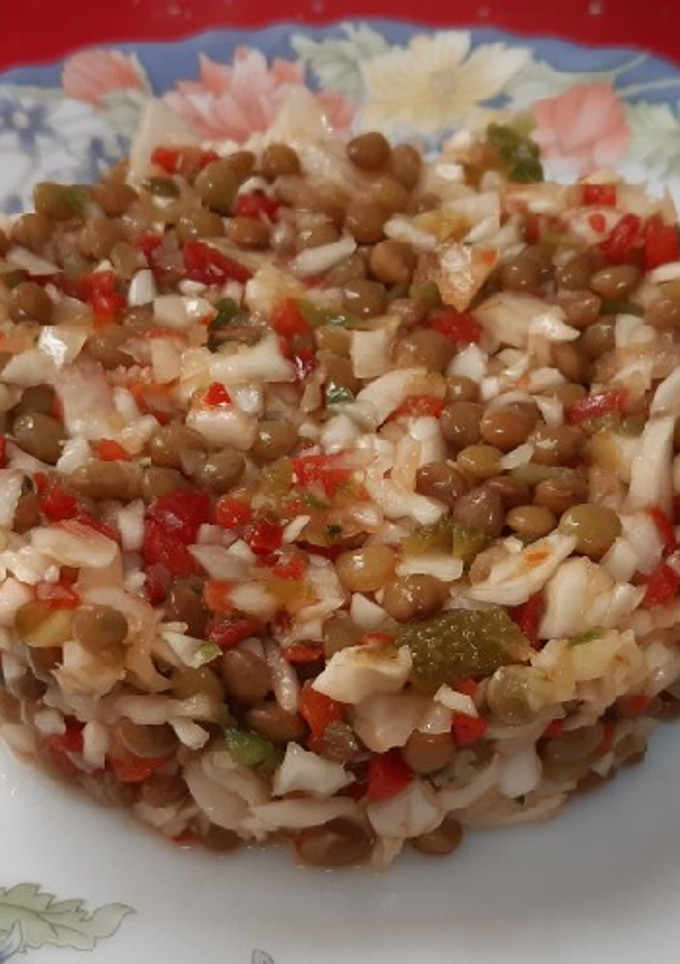 Una foto de Ensalada de lentejas y col