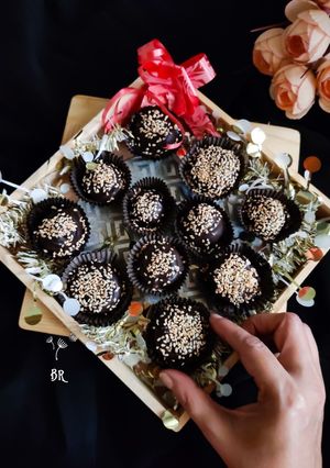 ড্রাই ফ্রুট ট্রাফলস্(dry fruit truffles recipe in bengali) রেসিপির প্রধান ছবি
