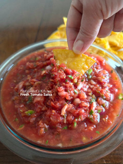 A picture of Fresh Tomato Salsa 🍅 & Deep Fried Tortilla Chips.
