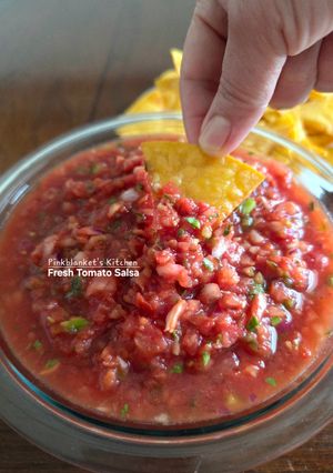 A picture of Fresh Tomato Salsa 🍅 & Deep Fried Tortilla Chips.