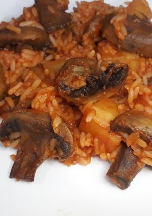 Una foto de Guiso de champiñones, papa, zanahoria y arroz