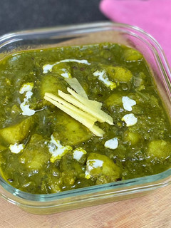 Dhaba Style Aloo Palak செய்முறை முக்கிய புகைப்படம்