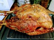 Una foto de pavo con romero