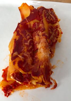 Une photo de Cannelloni à la ricotta, poivron et chorizo