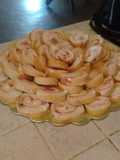 Rollitos de tortilla de maíz con queso crema y king craf y cuadritos de queso de papa y mortadela