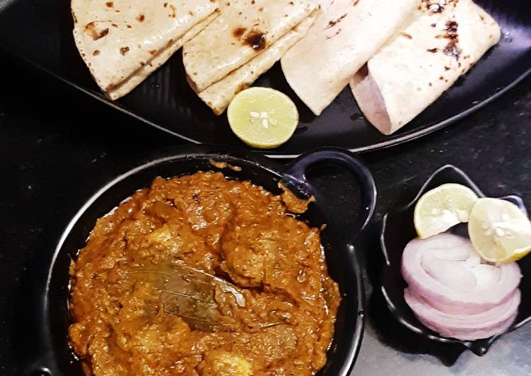 Mushroom tikka masala, tawa roti, salad