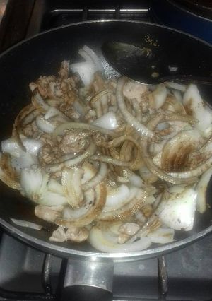 Una foto de Bisteces con salsa maggi