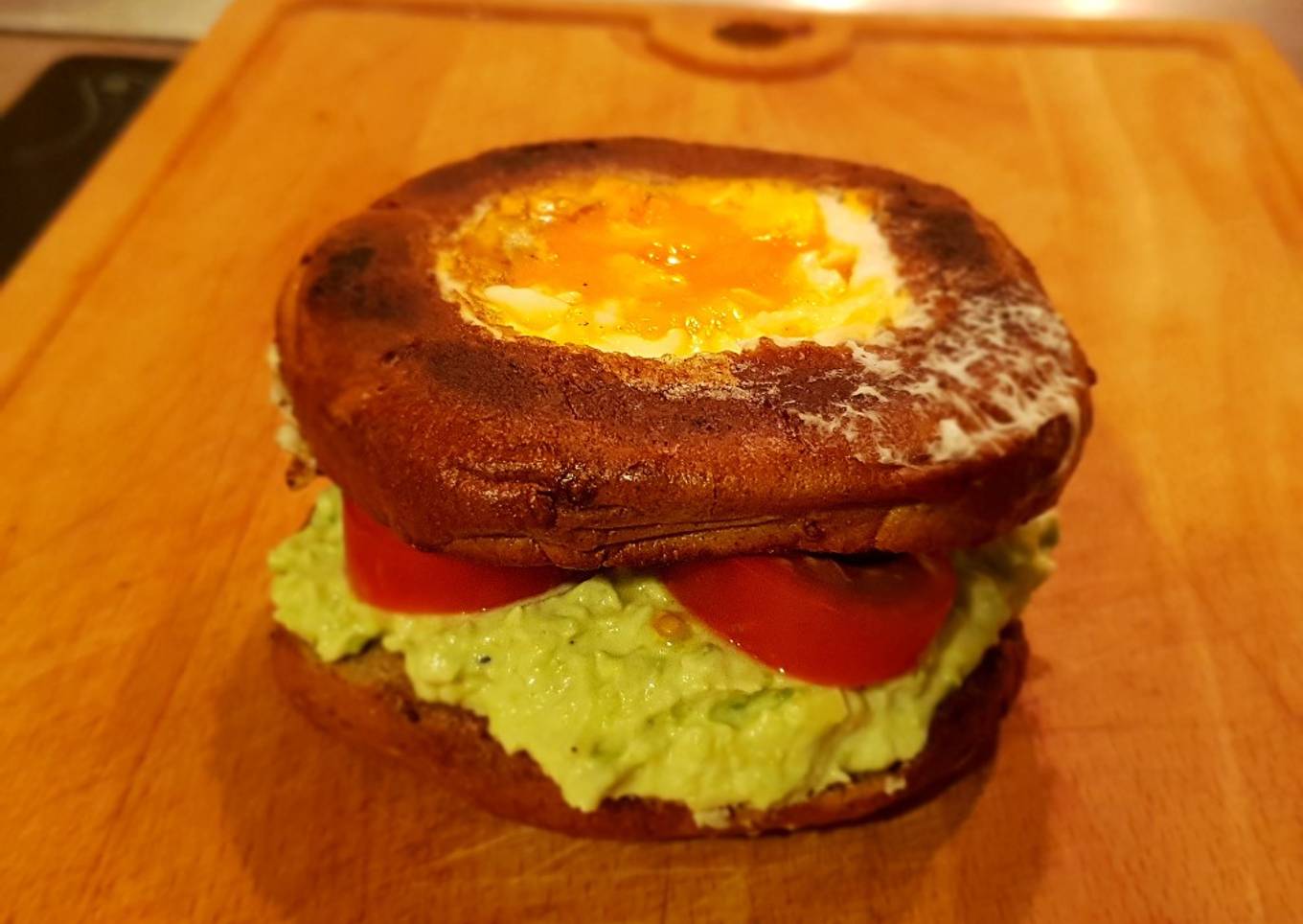 Sandwich with egg and avocado