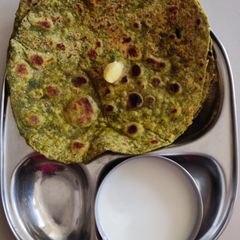 A picture of Methi thepla.