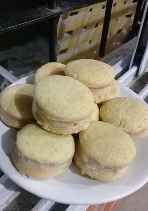 Una foto de ❤GALLETAS DE VAINILLA CON RELLENO😋