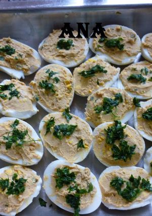 Una foto de Huevos rellenos caseros