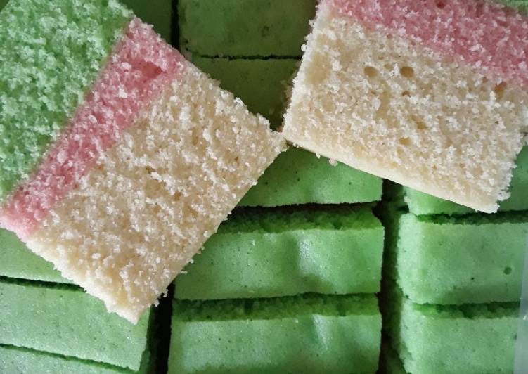 Langkah Mudah untuk Membuat Bolu kukus lapis pelangi yang Bikin Ngiler