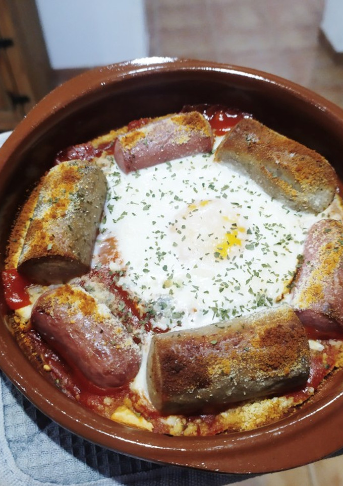 Una foto de Huevos y salchichas a la cazuela