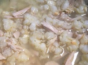 Una foto de Pozole en Aroma