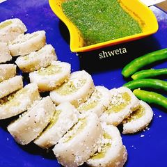 A picture of Palak puttu.