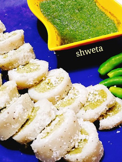 A picture of Palak puttu.