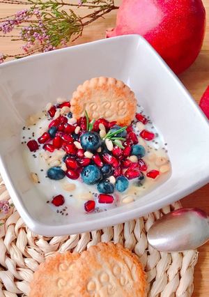 Hình của món 💚 Sữa Chua Hạt Lựu & Blueberry.