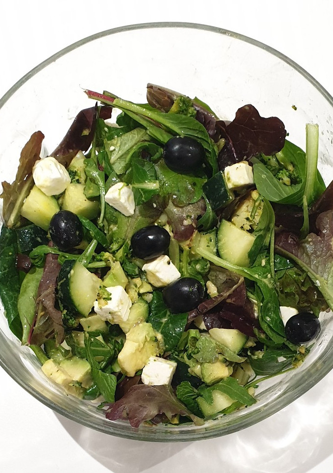 Una foto de Ensalada verde con queso