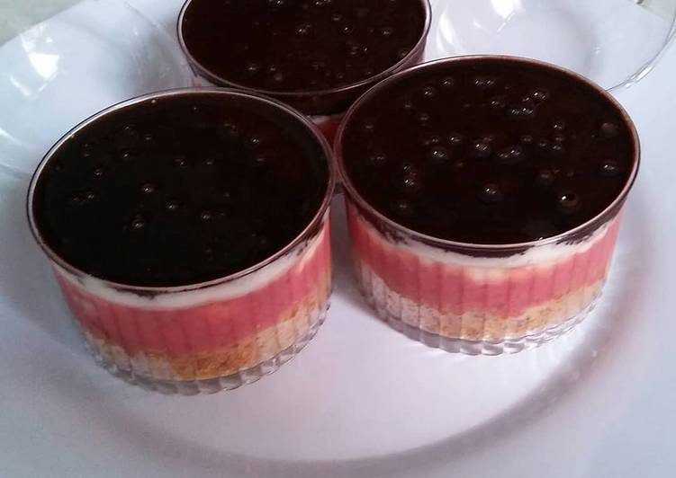 Resep Dessert Box Nutrishake Strawberry Chocolate Cake yang Enak