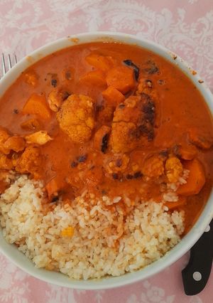 Une photo de Curry de chou fleur et carottes au lait de coco