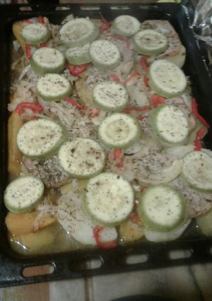 Una foto de Bifes carre de cerdo con verduras al horno