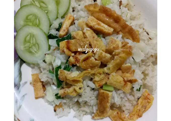 Nasi Goreng Putih dan Telur Dadar Cabe