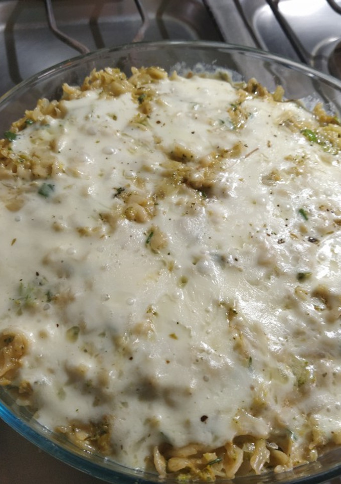 Una foto de Pastel de pastas con brócoli