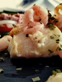 Una foto de Bacalao al horno con ensalada proteica