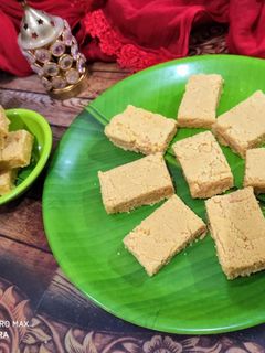 मैसूर पाक (mysore pak recipe in Hindi) रेसिपी मुख्य फोटो