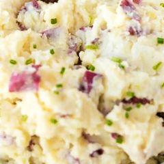 Mashed Garlic Red Potato's🥔 A picture of Mashed Garlic Red Potato's🥔.