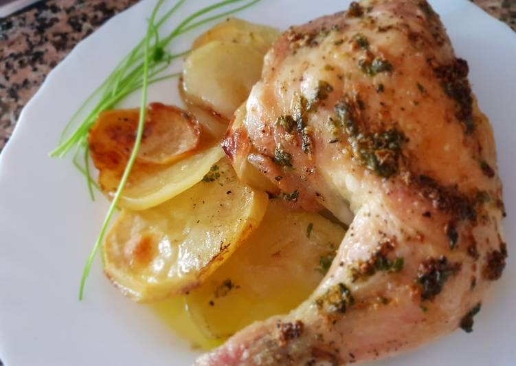 Muslos de pollo horneados con patatas