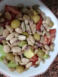Una foto de Ensalada de almendras y pistachos