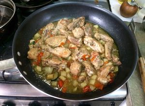 Una foto de Pollo guisado con Zuchinni y Papa