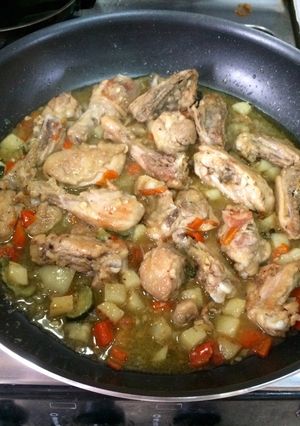 Una foto de Pollo guisado con Zuchinni y Papa