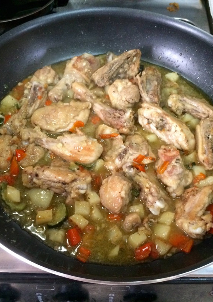 Una foto de Pollo guisado con Zuchinni y Papa